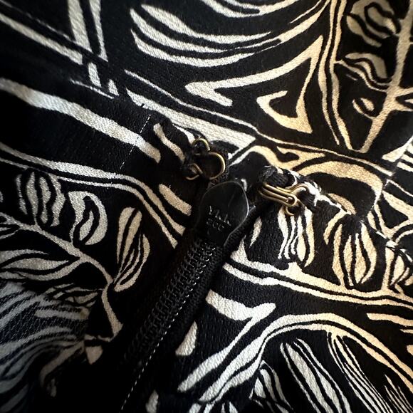 Ann Taylor LOFT High-Rise Wide Leg Printed Pant - Picture 8 of 8